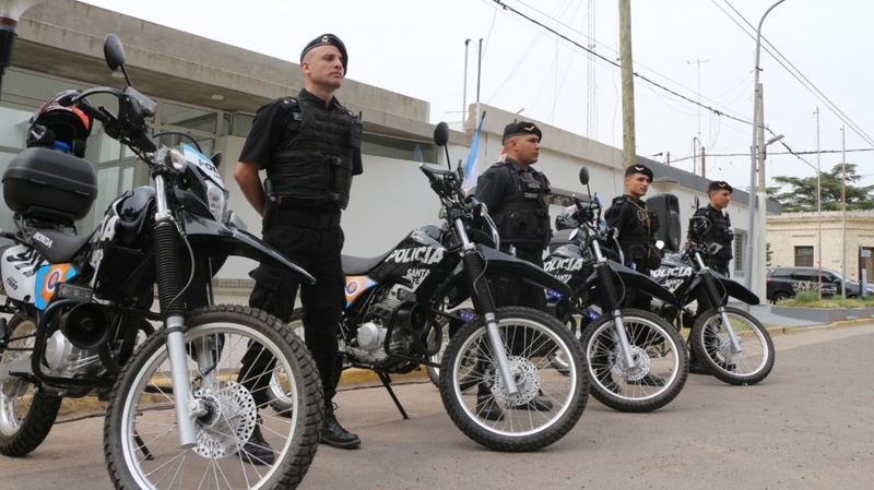 Imagen de Provincia entregó 16 motos 0 km a los departamentos Constitución, General López y San Lorenzo
