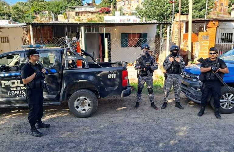 Imagen de Procedimientos policiales en Villa Constitución: cuatro personas aprehendidas, uno era buscado desde mayo de 2024