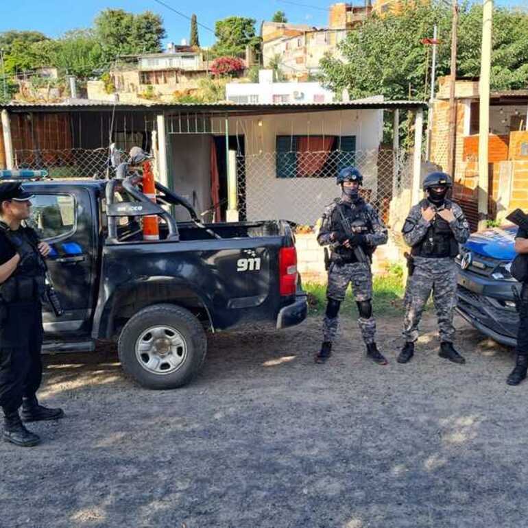 Imagen de Procedimientos policiales en Villa Constitución: cuatro personas aprehendidas, uno era buscado desde mayo de 2024