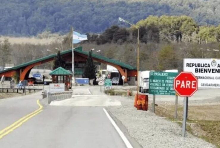 Imagen de Pretendía cruzar a Chile con su esposa muerta en el auto para cobrar la jubilación, pero fue detenido por Gendarmería