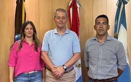 Daniel Tonelli (Intendente), Celina Martini (Secretaria de Gobierno) y el Comisario Mauricio Chumba Aguirre. Foto: Municipalidad