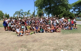 Más de 200 chicos disfrutaron a pleno el verano en el predio de Rosario Central.