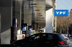 El precio de los combustibles subió 2 por ciento a pesar de que el Gobierno postergó el alza de un impuesto. (Alan Monzón/Rosario3)