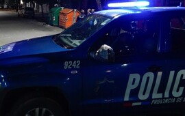Imagen de Roban un auto, computadoras, herramientas y otros elementos en cuatro escruches