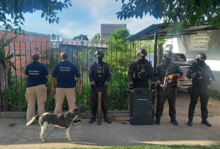 La Policía allanó una casa en Villa Gobernador Gálvez por la amenaza a una familia de Alvear