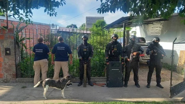La Polic&iacute;a allan&oacute; una casa en Villa Gobernador G&aacute;lvez por la amenaza a una familia de Alvear