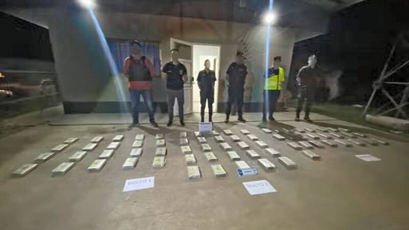 Imagen de Secuestraron 75 kilos de cocaína en una camioneta accidentada sobre la Ruta 9 a la altura de Ramallo