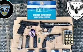 Imagen de Simulaban vender productos de limpieza y fueron detenidos con armas y municiones