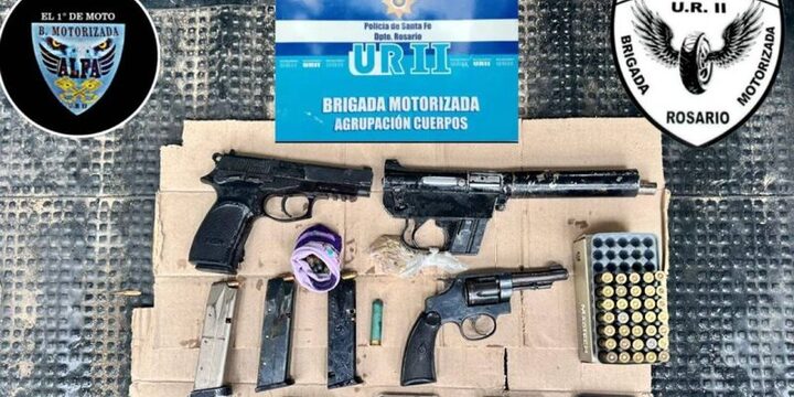 Imagen de Simulaban vender productos de limpieza y fueron detenidos con armas y municiones