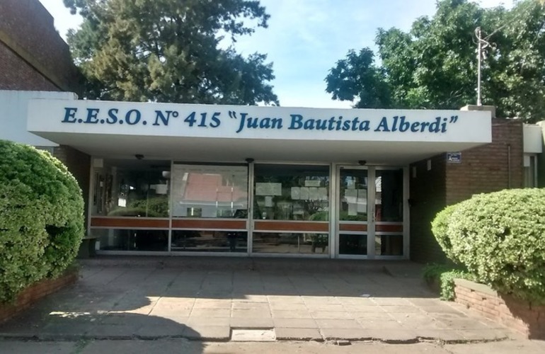 Imagen de EESO N&deg; 415 "Juan Bautista Alberdi" sobre mesas de ex&aacute;menes