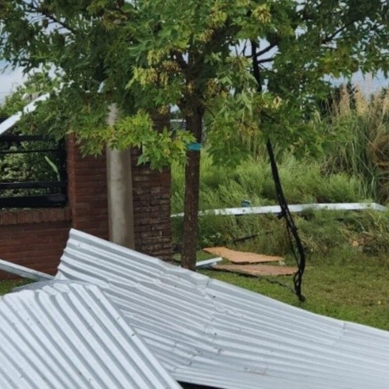 En Roldán hubo importantes destrozos por la tormenta.