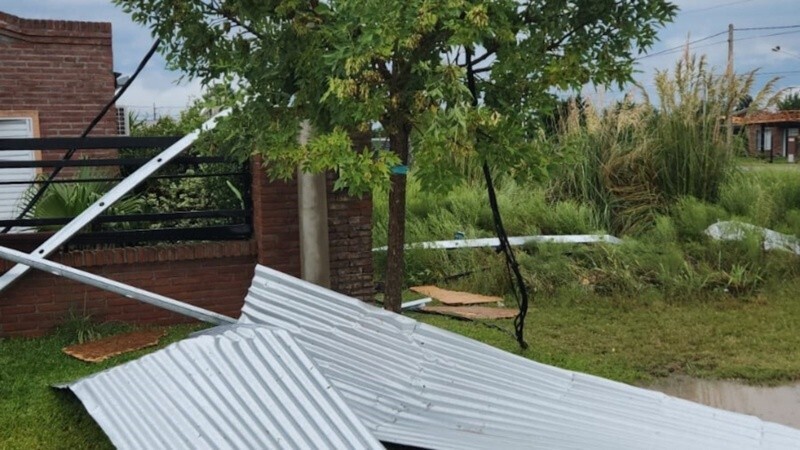En Rold&aacute;n hubo importantes destrozos por la tormenta.