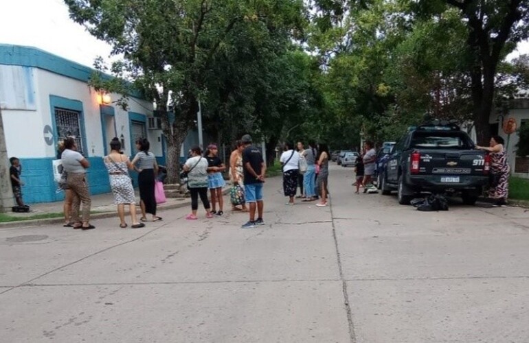 La tensión que se vivía en el interior se trasladaba a la calle. (Portal Pérez)