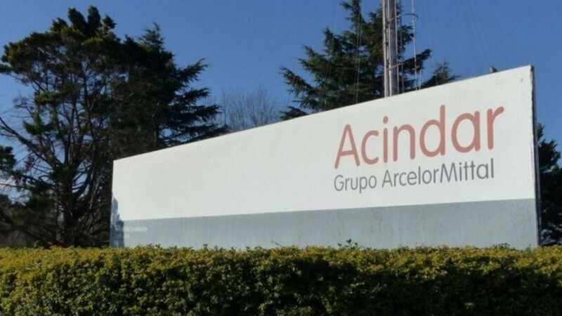 Imagen de La sider&uacute;rgica Acindar anunci&oacute; la suspensi&oacute;n escalonada de casi 1.000 empleados por la ca&iacute;da en la producci&oacute;n de acero