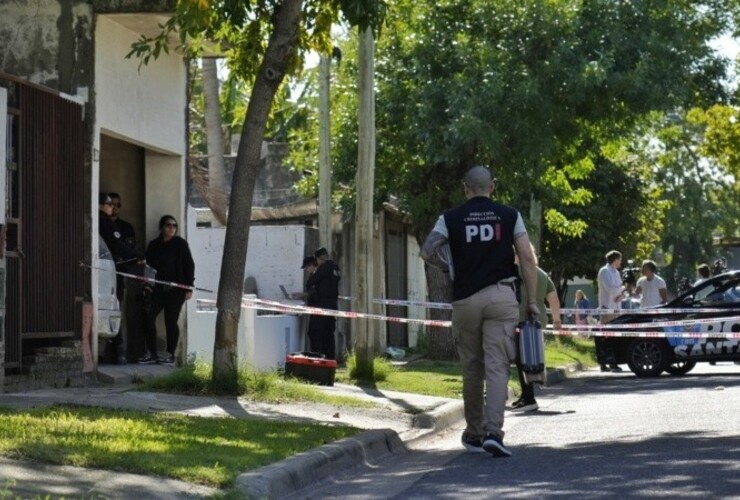 La joven fue baleada pasadas las 7 de este martes en Prusia y Provincias Unidas. (Alan Monzón/Rosario3)