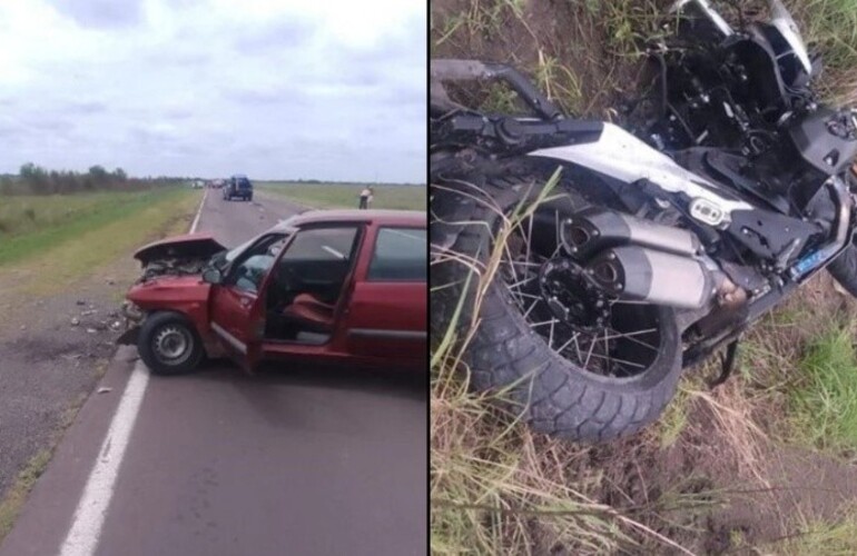 La moto BMW del Chino impactó con un Renault Clio.