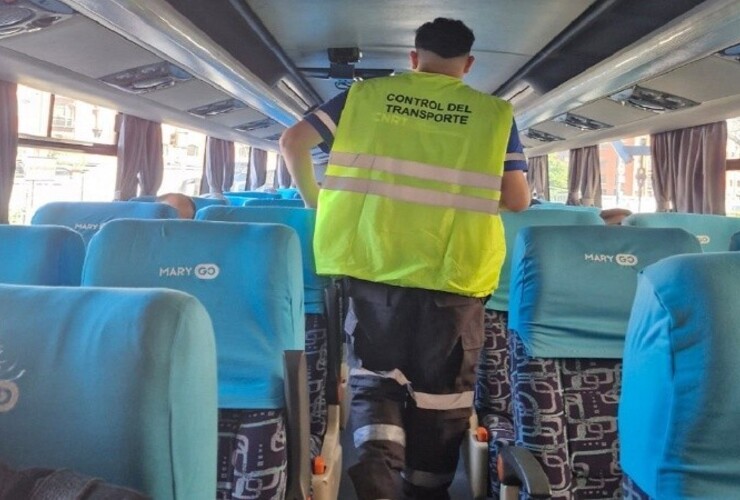 La entidad dio con el hombre en la Terminal de Ómnibus de Rosario a partir de sus controles.