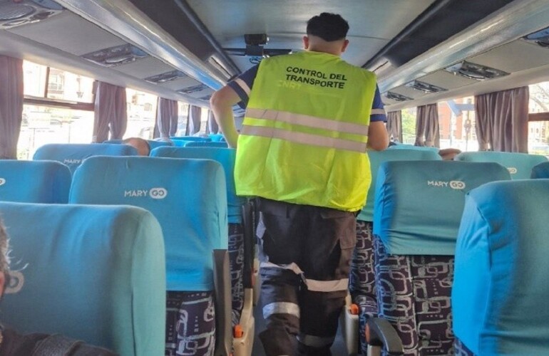 La entidad dio con el hombre en la Terminal de Ómnibus de Rosario a partir de sus controles.