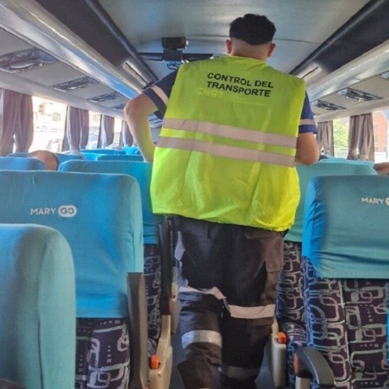 La entidad dio con el hombre en la Terminal de Ómnibus de Rosario a partir de sus controles.