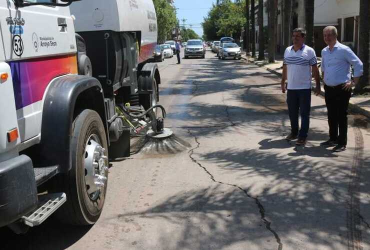 Imagen de La Municipalidad de Arroyo Seco adquirió una nueva barredora aspiradora de calles