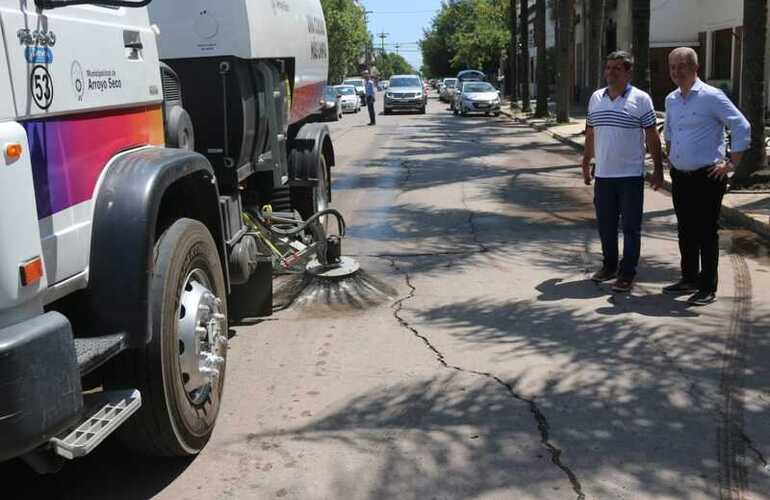 Imagen de La Municipalidad de Arroyo Seco adquirió una nueva barredora aspiradora de calles