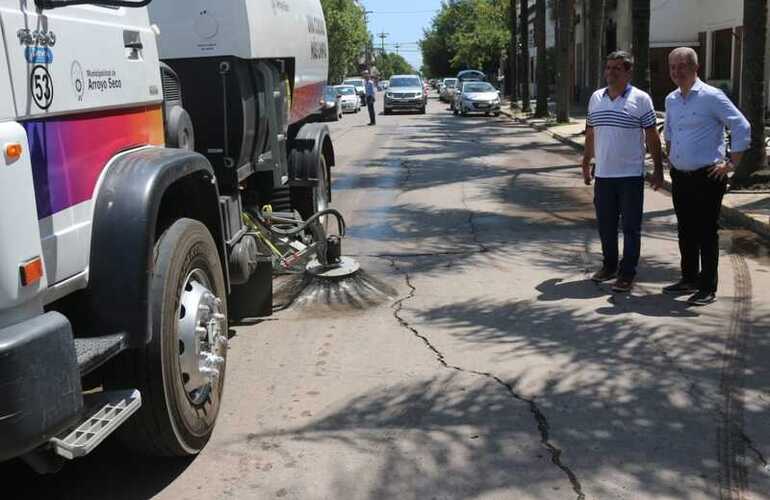 Imagen de La Municipalidad de Arroyo Seco adquiri&oacute; una nueva barredora aspiradora de calles
