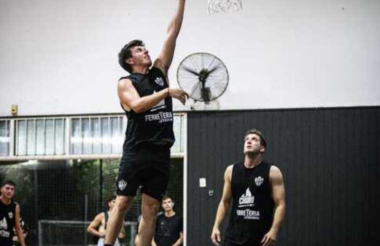 Imagen de B&aacute;squet: Esta noche, Uni&oacute;n vs N&aacute;utico en 1era Divisi&oacute;n.