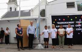 El gabinete se dividi&oacute; para participar de los actos de inicios escolares.