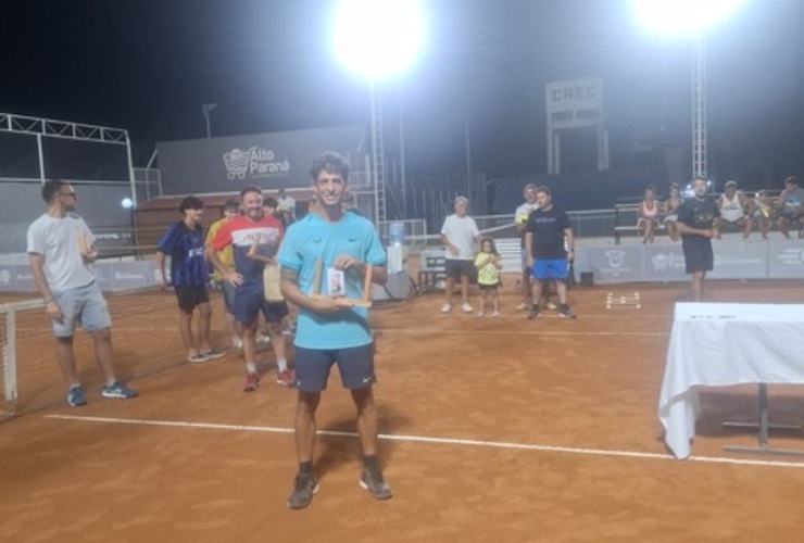 Imagen de Persichini, tenista de Unión, 'Campeón' de Torneo de 2da categoría en Empalme Central