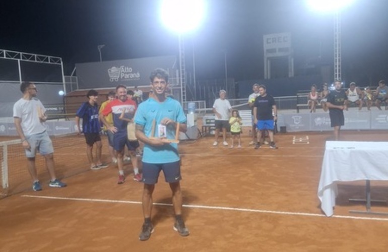 Imagen de Persichini, tenista de Unión, 'Campeón' de Torneo de 2da categoría en Empalme Central