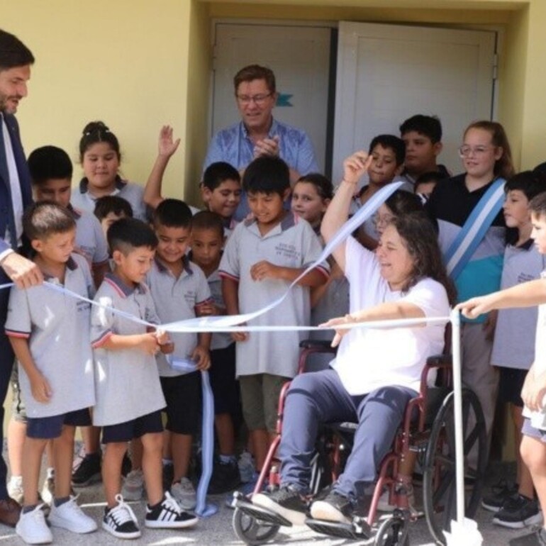 Pullaro participó este lunes del inicio del ciclo lectivo en la Escuela N.º 6132 Margarita Bustos de Ovietta de Colonia Angeloni,.