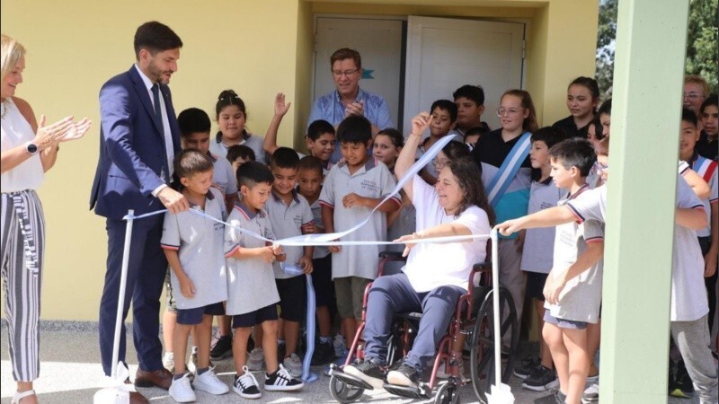 Pullaro particip&oacute; este lunes del inicio del ciclo lectivo en la Escuela N.&ordm; 6132 �Margarita Bustos de Ovietta� de Colonia Angeloni,.