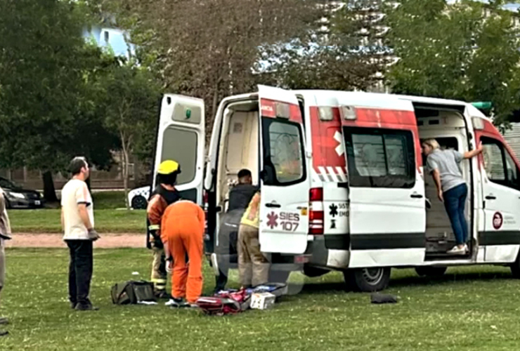 Imagen de Tres operarios municipales electrocutados en Serodino: uno de ellos está grave