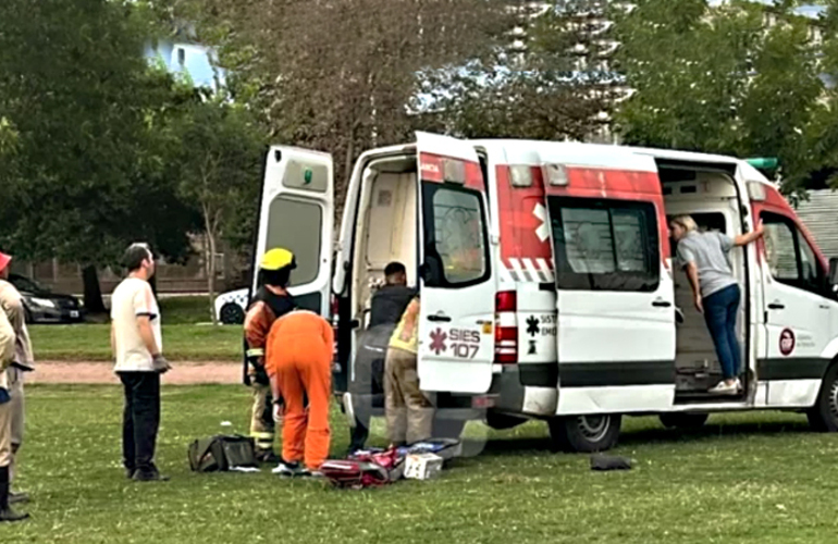 Imagen de Tres operarios municipales electrocutados en Serodino: uno de ellos está grave