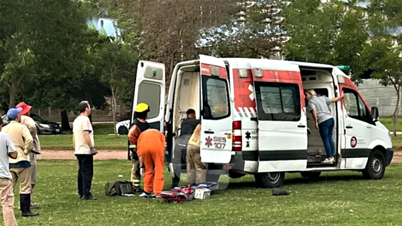 Imagen de Tres operarios municipales electrocutados en Serodino: uno de ellos está grave
