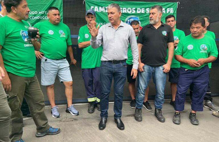 Imagen de Camioneros de Santa Fe alineados a la Federación Nacional desmienten la vigencia de un nuevo convenio colectivo