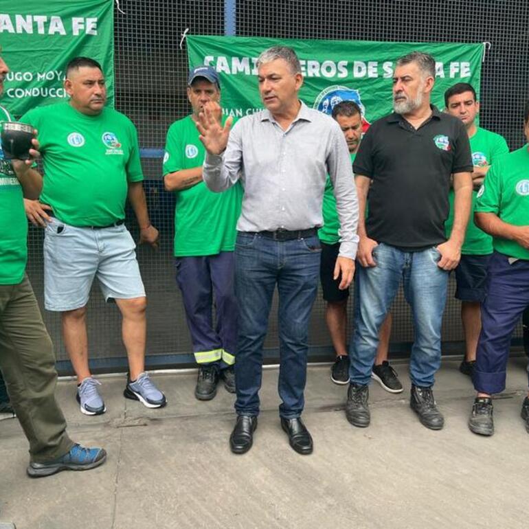 Imagen de Camioneros de Santa Fe alineados a la Federación Nacional desmienten la vigencia de un nuevo convenio colectivo