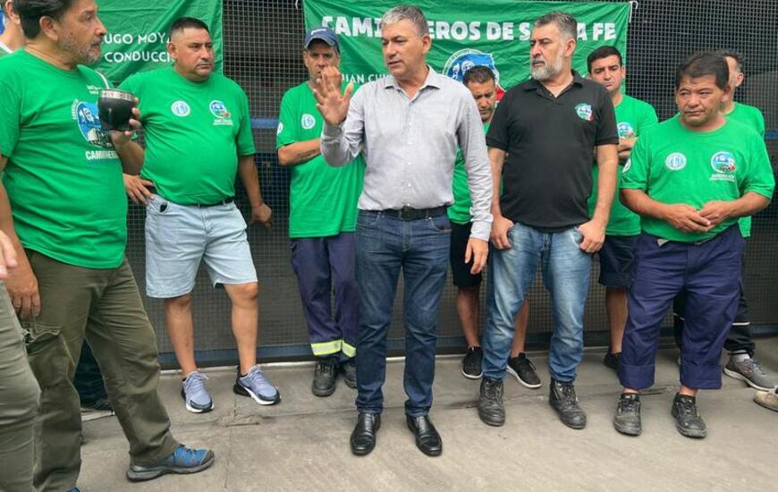 Imagen de Camioneros de Santa Fe alineados a la Federación Nacional desmienten la vigencia de un nuevo convenio colectivo