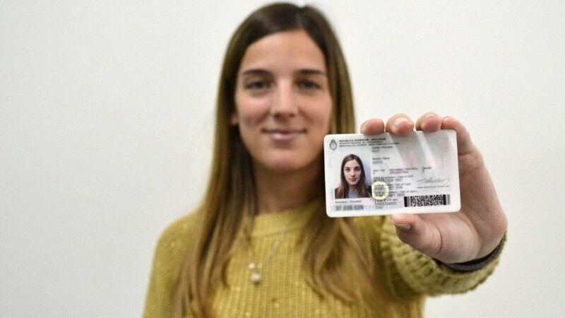 Los tr&aacute;mites de DNI para extranjeros pasan a costar $14.000. (Casa Rosada)