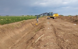 Imagen de Fighiera: Avanza la obra de reacondicionamiento de los canales h&iacute;dricos