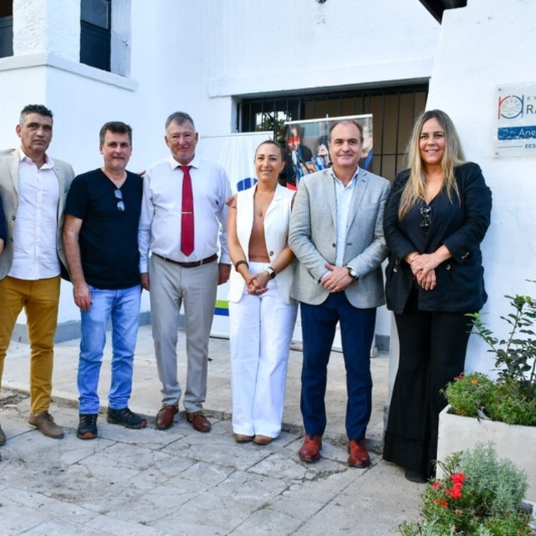 Imagen de Alvear inauguró una Escuela Secundaria Técnica Orientada en Industria de Procesos