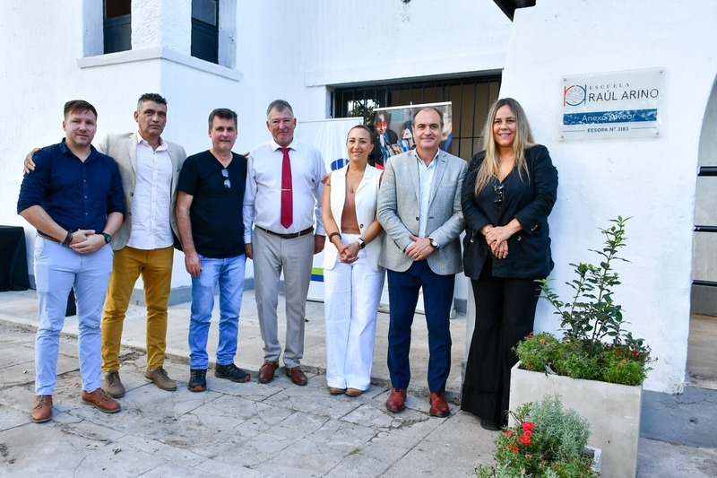 Imagen de Alvear inaugur&oacute; una Escuela Secundaria T&eacute;cnica Orientada en Industria de Procesos