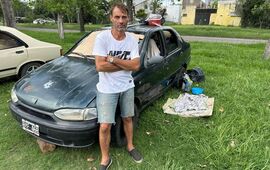 Cristian y su esposa hace más de una semana que están a la intemperie en el predio del ferrocarril.