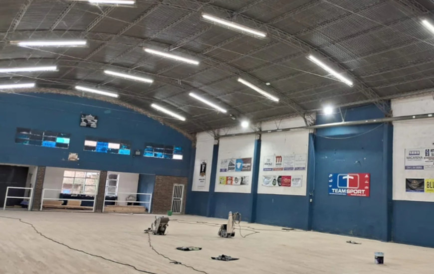 Imagen de Así se encuentra la obra del Piso Flotante de Parquet en el Salón Dorado de A.S.A.C.