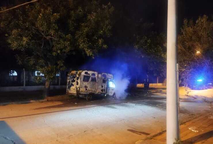Imagen de Juárez Celman al 1100: Incendio de vehículo