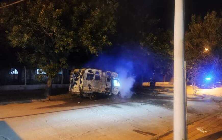 Imagen de Ju&aacute;rez Celman al 1100: Incendio de veh&iacute;culo