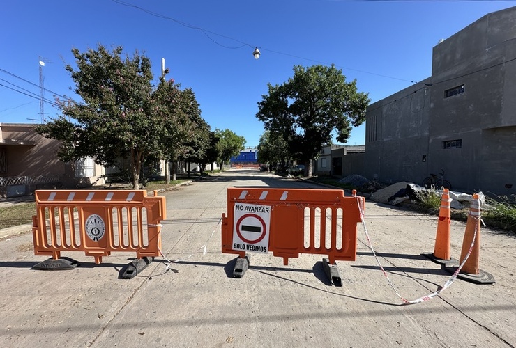 Imagen de Barreras de No Avanzar en Liberato Aguirre y Mitre.