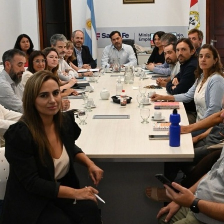 Imagen de El Gobierno Provincial tuvo un nuevo encuentro paritario con gremios de Salud