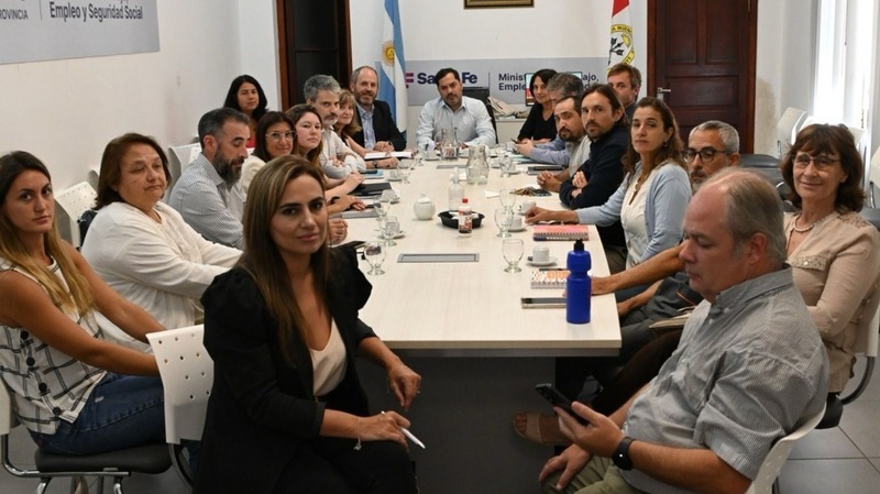 Imagen de El Gobierno Provincial tuvo un nuevo encuentro paritario con gremios de Salud