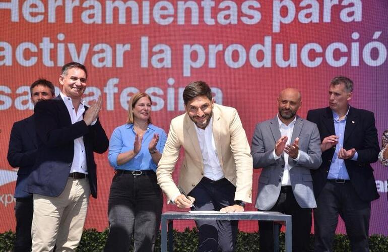 Imagen de Pullaro en Expoagro: Venimos a demostrar que somos la capital del interior productivo de nuestro país